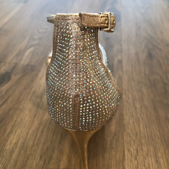 Pearl/gold Shoes - Picture 5 of 8